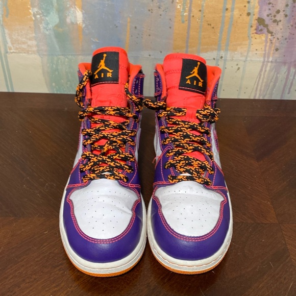 Jordan 1 Retro Tasmanian Devil  Phoenix Suns Court Purple/Bright Crimson… - Picture 4 of 6